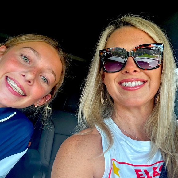 Meet your Posher, Amanda - Picture 1 of 1